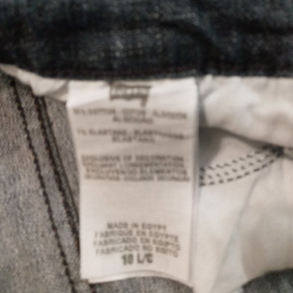 Levi's 10L - (Pre-loved) - Picture 10 of 11